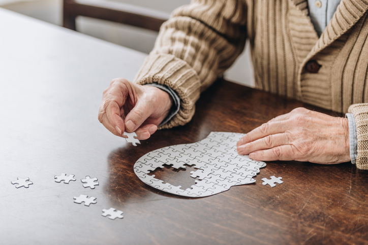 Memory loss visualisation using puzzle pieces.